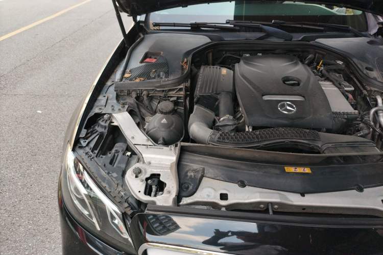 Used Mercedes-Benz E-Class 2016 E 300 L Sporty and Stylish Model
