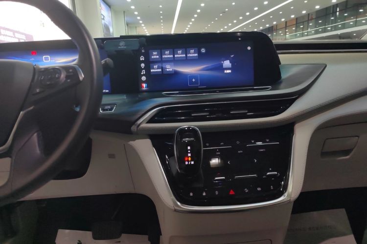 Used Buick GL8 2023 ES Lu Zun Deluxe and Yue Edition
