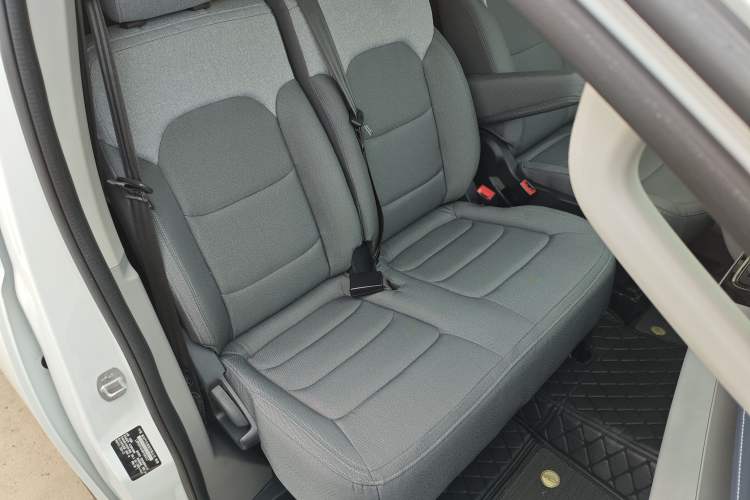 Used SAIC MAXUS Xintu V70 2023 2.0T Elite Edition Automatic Long Wheelbase Low Roof – 6/7 Seats
