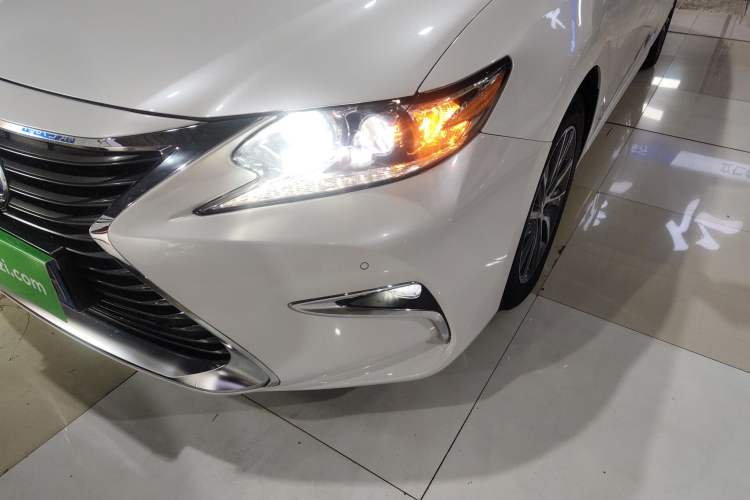 Used Lexus ES 2015 300h Comfort Edition
