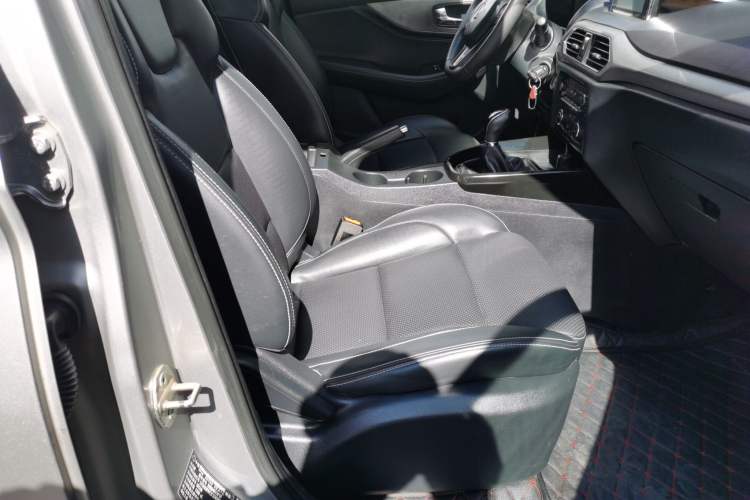 Used Dongfeng Fengon S560 2018 1.8L Manual Urban Model 7 Seats