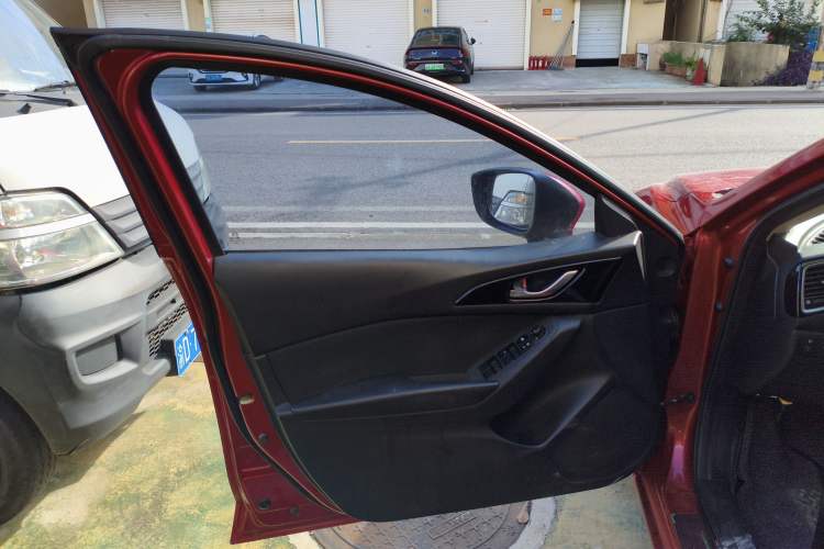 Used Mazda Mazda 3 Axela 2016 Sedan 1.5L Automatic Luxury Model
