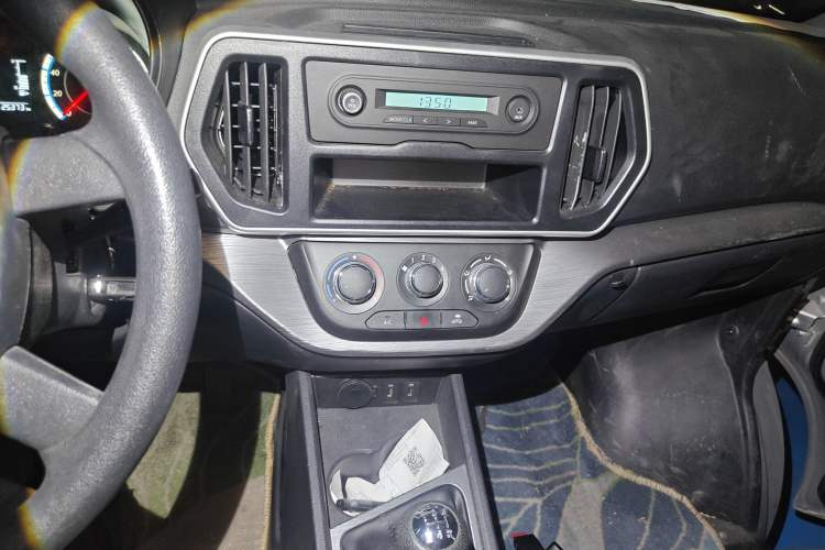 Used Chana Ruixing M60 2023 1.5L GDI Comfort-Class Passenger Vehicle 6/7 Seats
