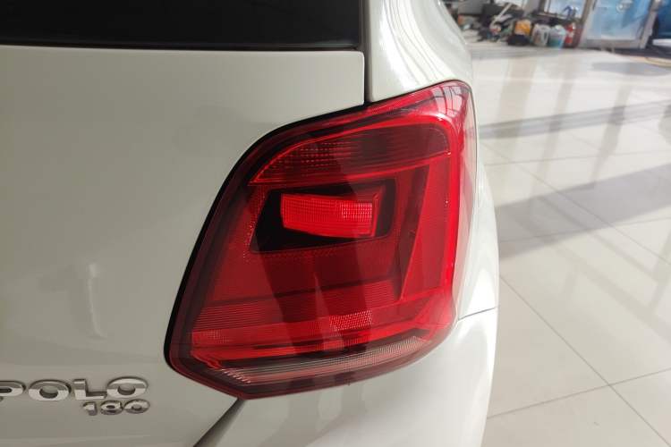 Used Volkswagen Polo 2016 1.6L Automatic Comfort Model
