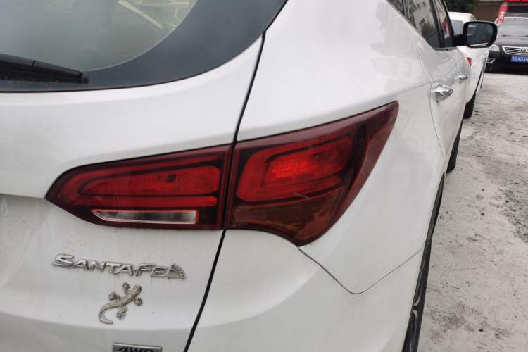 Used Hyundai Santa Fe 2017 2.0T Automatic All-Wheel Drive Smart 7-Seater