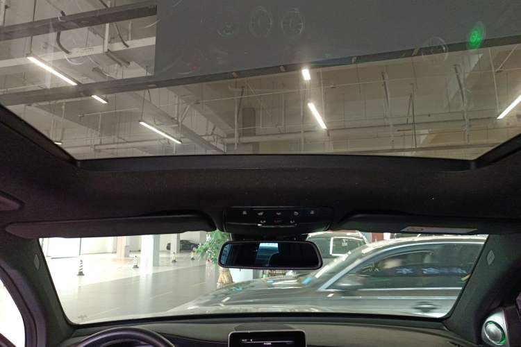 Used Mercedes-Benz GLC 2019 Facelift GLC 260 L 4MATIC Luxury Model
