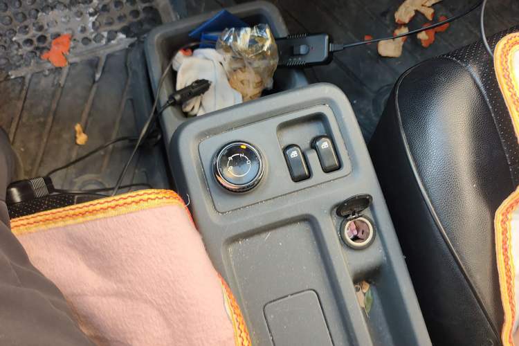 Used Wuling Yangguang 2024 300km Comfort-Grade Passenger Van 60kW