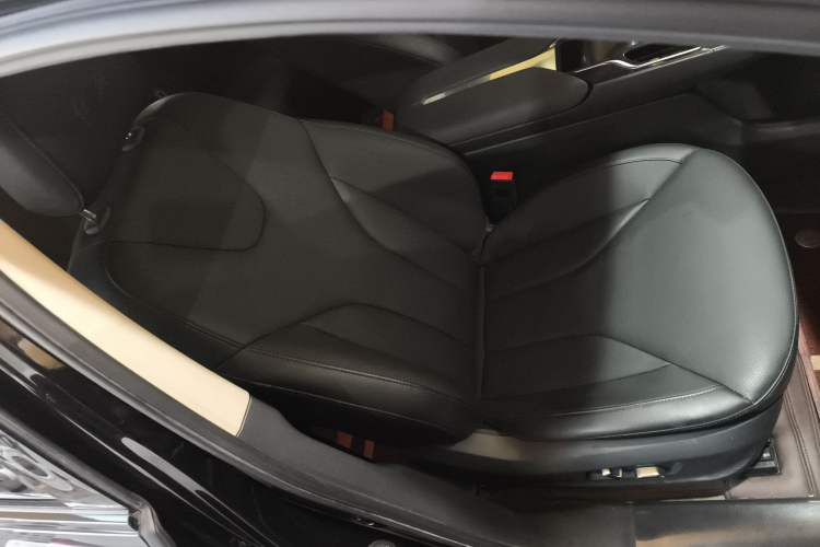 Used Hongqi E-QM5 2022 431 km Charge & Enjoy Edition
