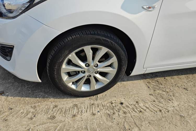 Used Hyundai Elantra 2016 1.6L Automatic Smart Version
