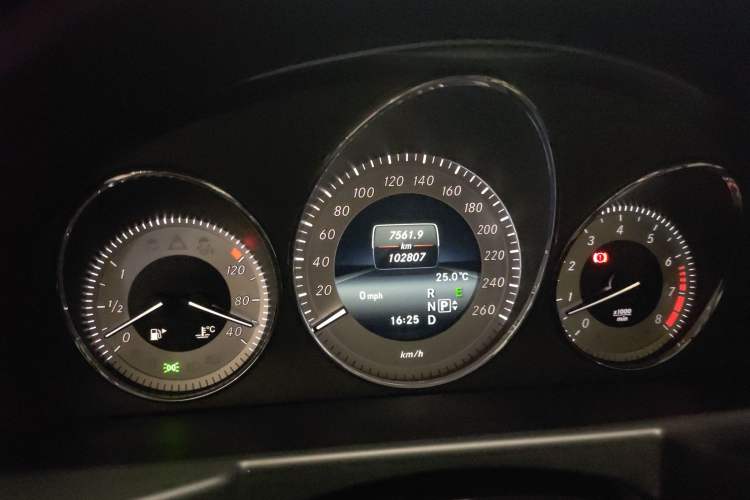 Used Mercedes-Benz GLK-Class 2013 GLK 300 4MATIC Dynamic Sunroof Model
