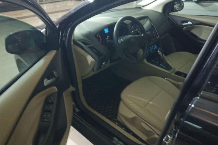 Used Ford Focus 2015 Sedan 1.6L Automatic Comfort Model
