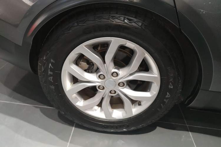 Used Land Rover Discovery 2019 2.0T SE
