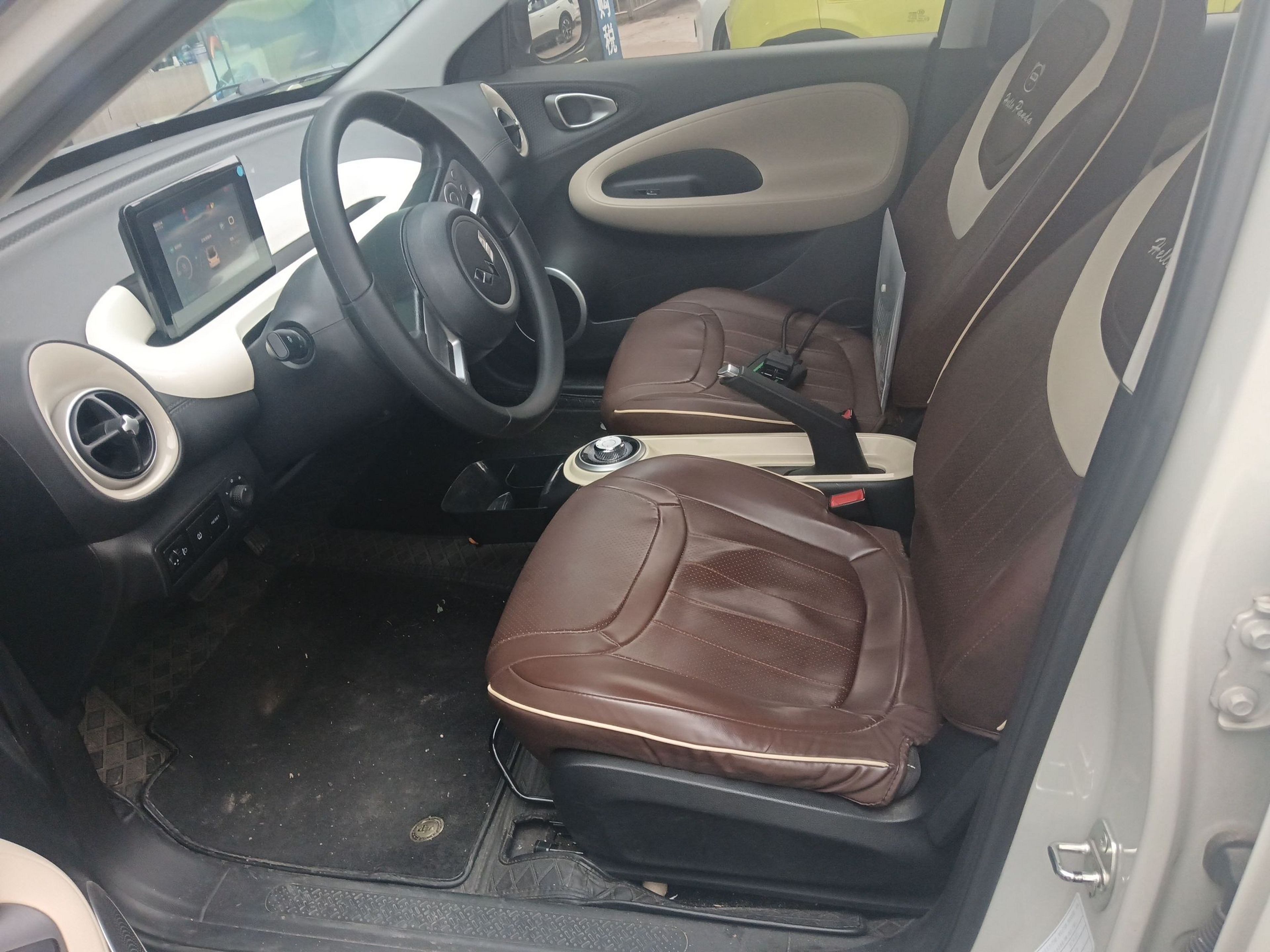 Переднее сиденье в автомобиле