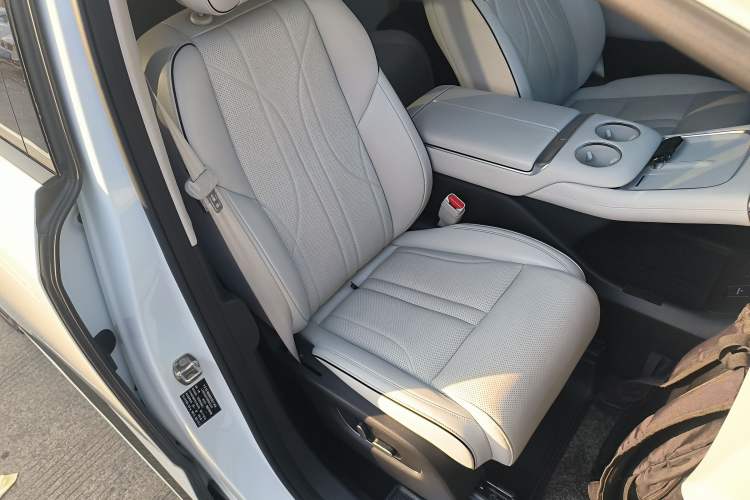 Used XPeng X9 2024 702 Ultra-Long Range Max
