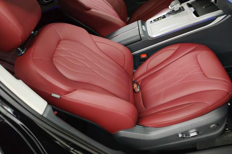 Used Hongqi HS5 2025 2.0T Two-Wheel Drive Flagship Pro Edition
