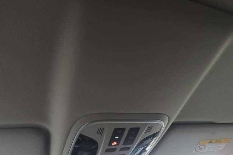 Used Wey VV5 2021 1.5T Two-Wheel Drive Color Pioneer
