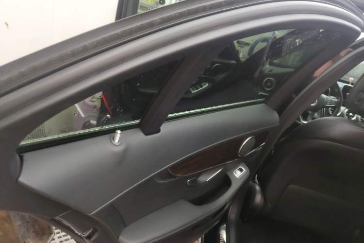 Used Mercedes-Benz C-Class 2015 C 200 L