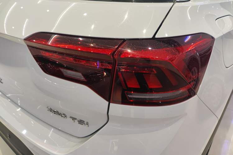 Used Volkswagen T-ROC 2021 280TSI DSG Two-Wheel Drive Comfort Connect 30th Anniversary Edition