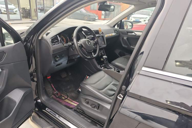 Used Volkswagen Tiguan L 2021 330TSI Automatic Two-Wheel Drive Smart Edition
