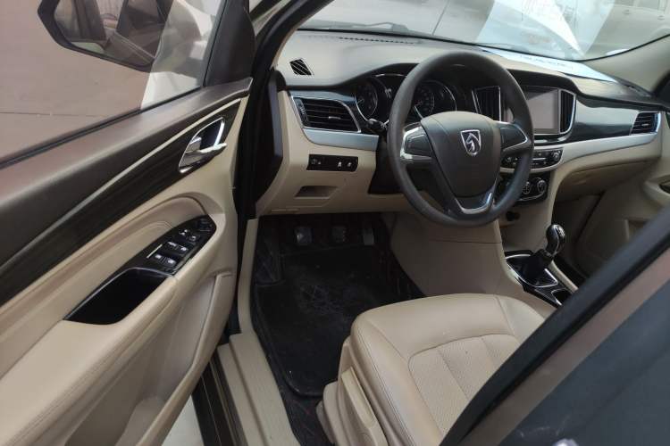 Used Baojun 730 2016 1.5L Manual Comfort Version 7 Seats China V Emission Standard
