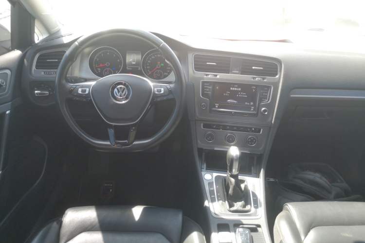 Used Volkswagen Golf 2016 230TSI Automatic Luxury Version
