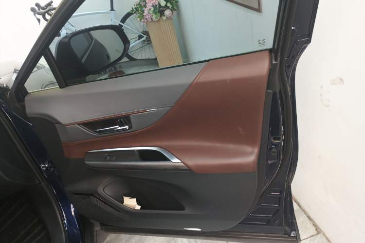 Used Toyota Harrier 2023 Dual-Engine 2.5L CVT Two-Wheel Drive Luxury Edition
