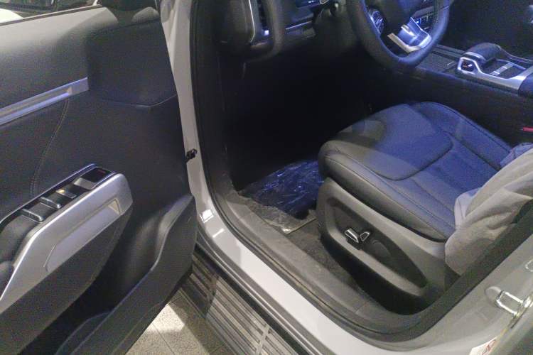 Used  G318 2024 Two-Wheel Drive Air Suspension Version
