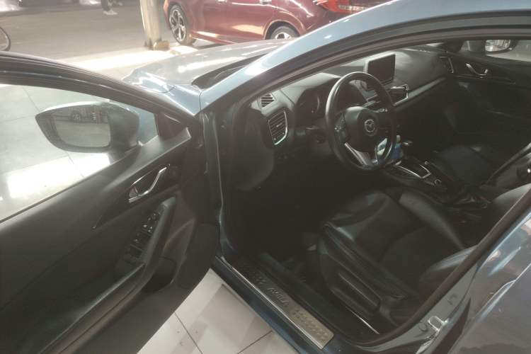 Used Mazda Mazda 3 Axela 2016 Hatchback 1.5L Automatic Comfort Model