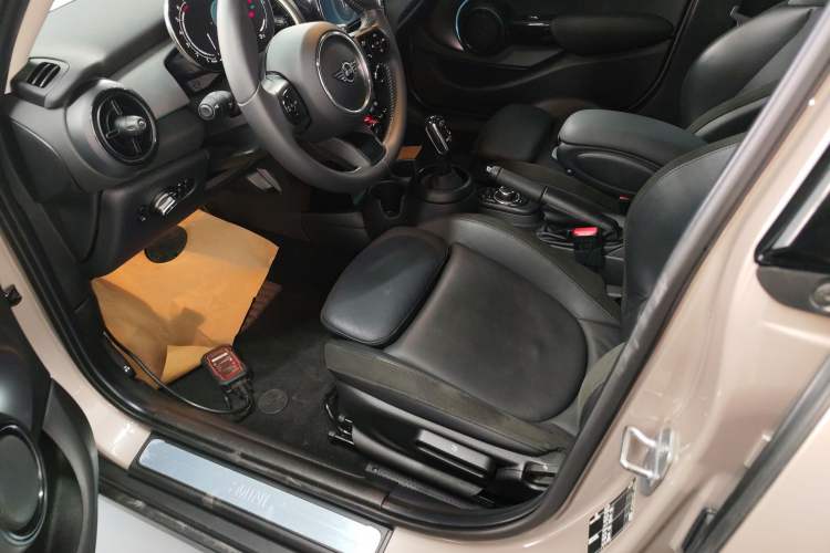 Used  MINI 2022 Updated 1.5T COOPER Classic Edition Five-Door Version
