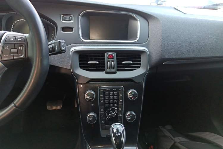 Used Volvo V40 2017 T3 Zhiyi Edition