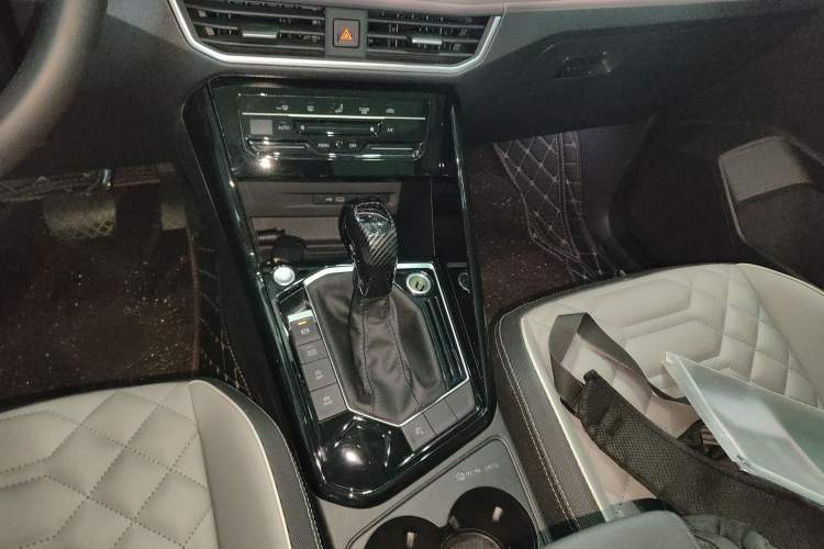 Used Volkswagen Tayron 2024 300TSI Two-Wheel-Drive Luxury Plus Advanced Version
