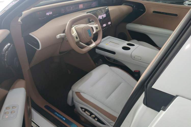 Used  07 2024 Ultra All-Electric Four-Wheel Drive