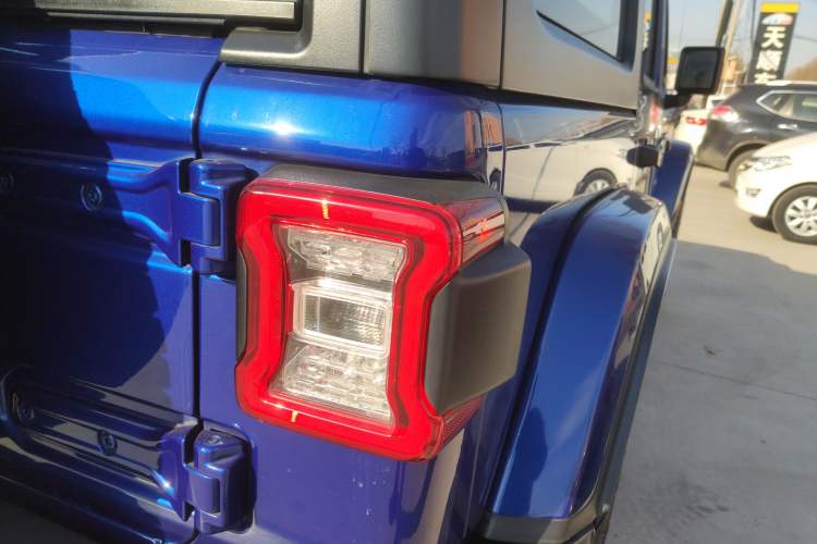 Used  Wrangler 2019 2.0T Sahara Four-Door Version China VI Emission Standard
