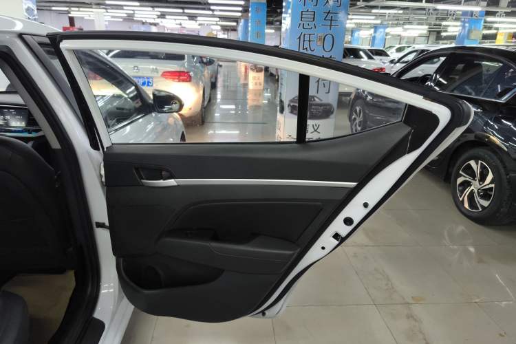 Used Hyundai Elantra 2018 1.6L Automatic 15th Anniversary Special Edition
