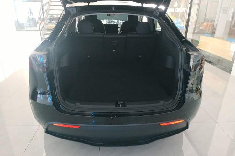 Used Tesla Model Y 2021 Long-Range All-Wheel-Drive Version 3D7
