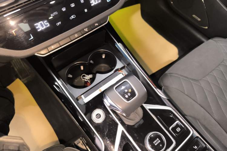 Used Hongqi HS5 2022 Facelifted Version 2.0T Smart Connect Flagship All-Wheel-Drive Edition