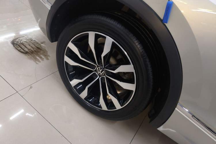 Used Volkswagen Tiguan L 2021 330TSI Automatic Two-Wheel Drive R-Line Enhanced Edition