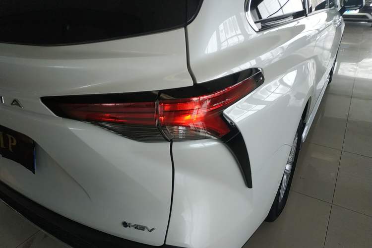 Used Toyota Granvia 2024 2.5L Hybrid Comfort Edition
