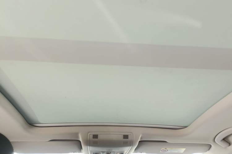 Used Volkswagen T-ROC 2018 280TSI DSG Two-Wheel Drive Advanced Version China V Emission Standard
