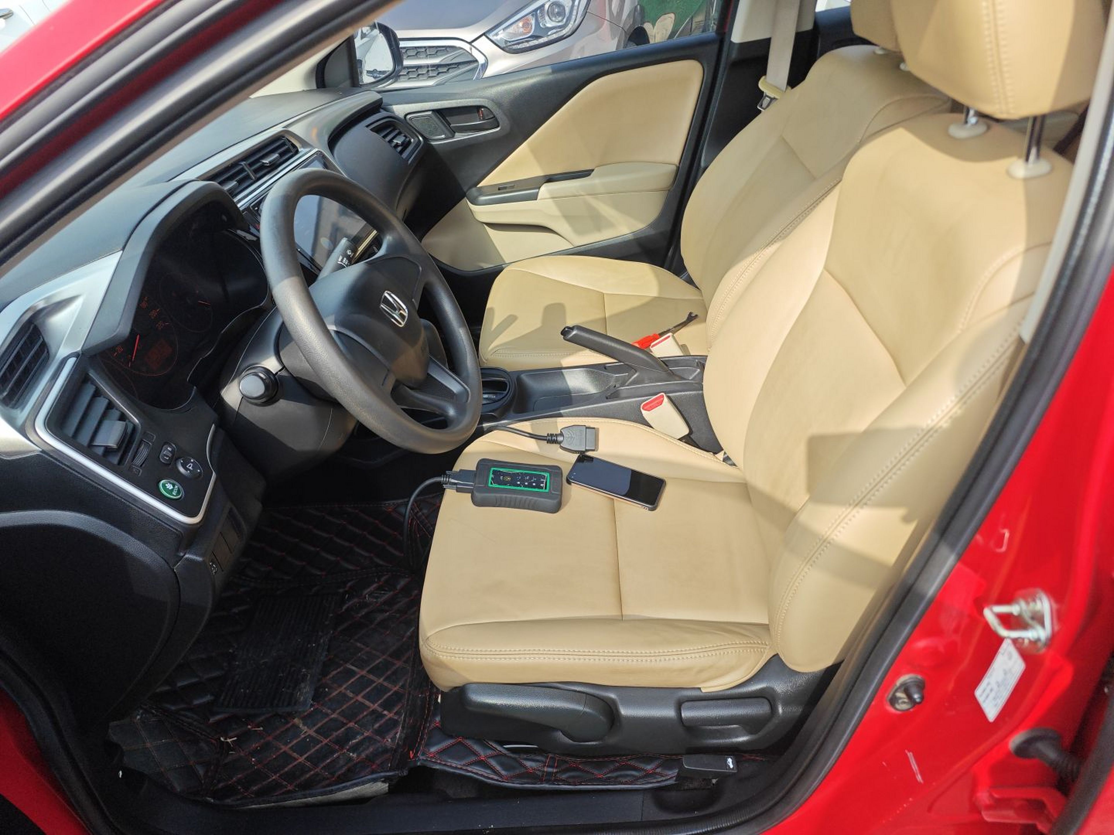 Переднее сиденье в автомобиле