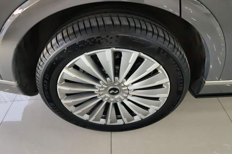 Used ONVO Luxeed L90 2025 Model—Ultra Six-Seater Version
