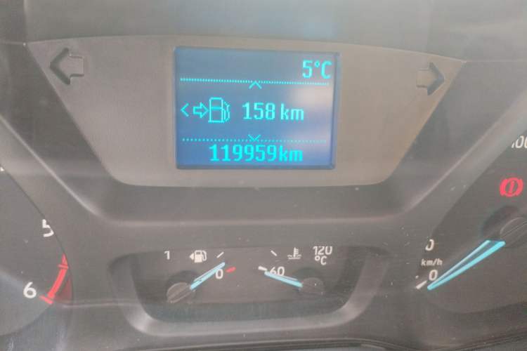 Used Ford Transit 2019 2.0T Diesel Van Mid-Chassis Mid-Roof 3-Seater China VI Standard
