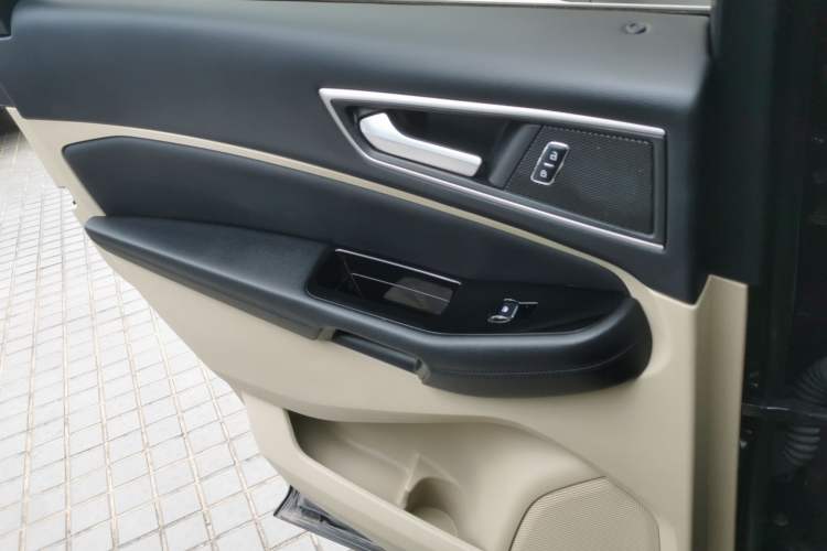 Used Ford Edge 2020 EcoBoost 245 Two-Wheel-Drive Titanium 5-Seater
