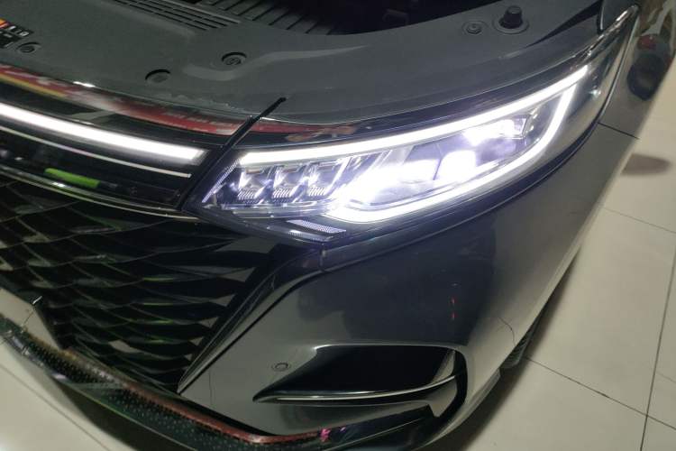 Used Roewe iMAX8 2022 400TGI Prestige Edition