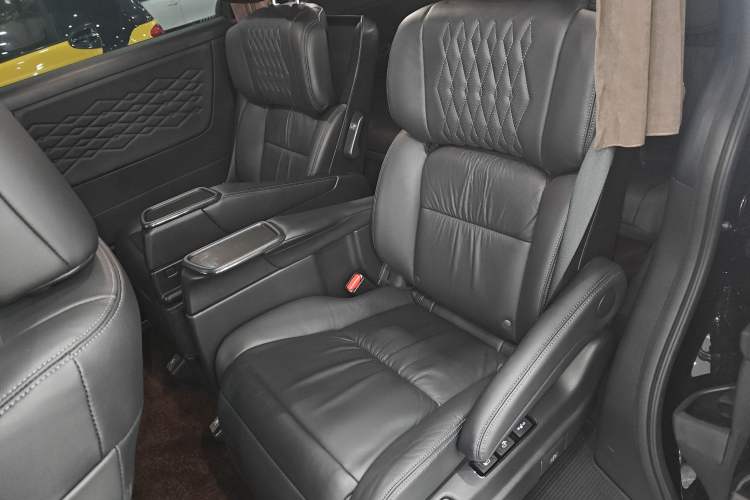 Used Honda Elysion 2024 2.0L eHEV Luxury Edition
