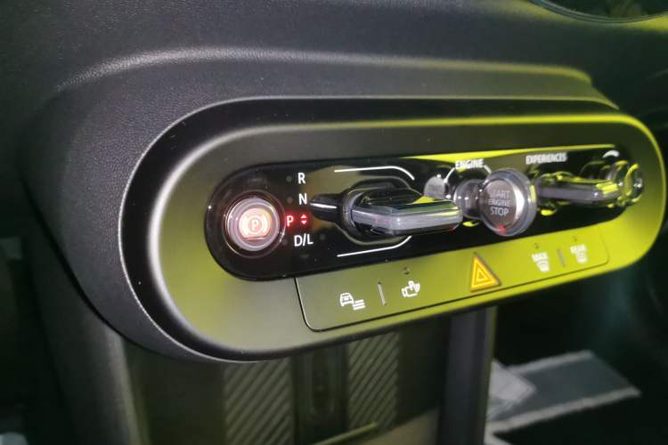 Used  MINI 2025 1.5T COOPER Classic Edition Five-Door Version
