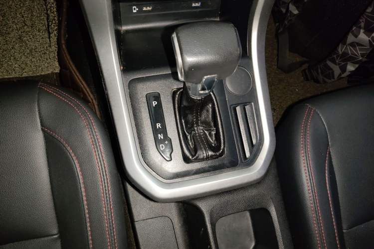 Used SAIC MAXUS T60 2017 2.0T Gasoline Automatic Two-Wheel Drive High-Ride Elite Standard Cabin