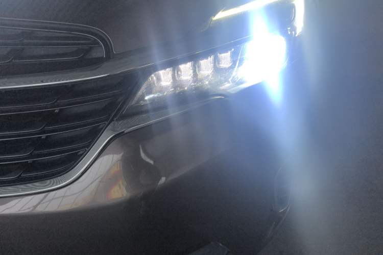 Used Buick GL8 2021 Land Cruiser Executive Class 652T Luxury Model
