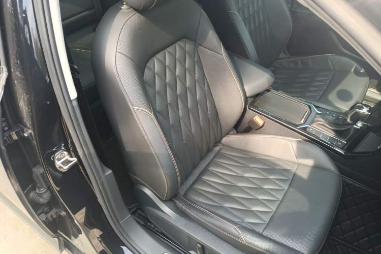 Used Volkswagen Passat 2019 330TSI Luxury Edition China VI Standard
