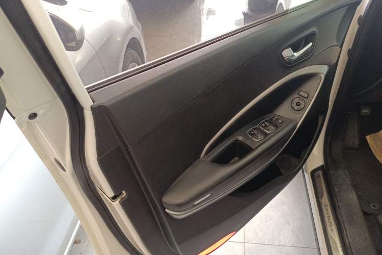 Used Hyundai Santa Fe Classic 2013 3.0L 4x4 Premium Edition 7-Seater Euro IV
